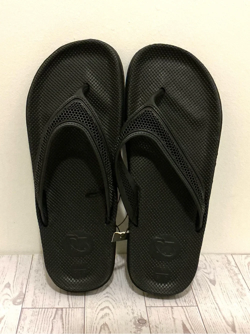 Men's Black Casual Flip-Flops with Textured Footbed